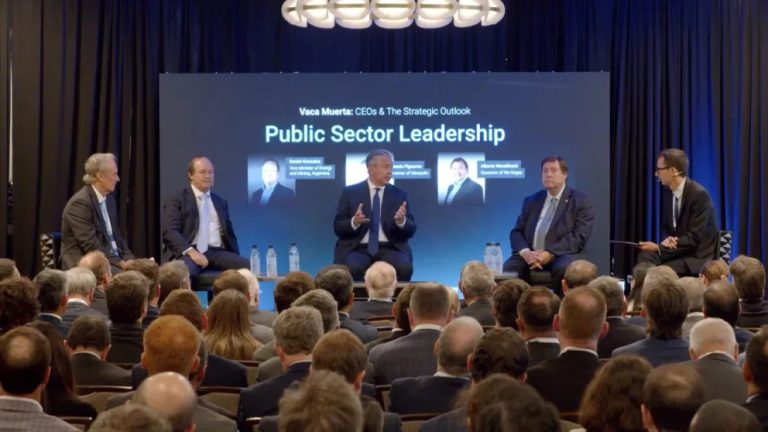 Neuquén Cosecha Elogios Globales: Consenso Provincia-Nación para Impulsar Inversiones en Vaca Muerta y GNL